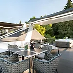 Botel The Sea - Hausboot Floating Sea House *