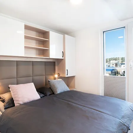 보트호텔 The Sea - Hausboot Floating Sea House 포르토로즈