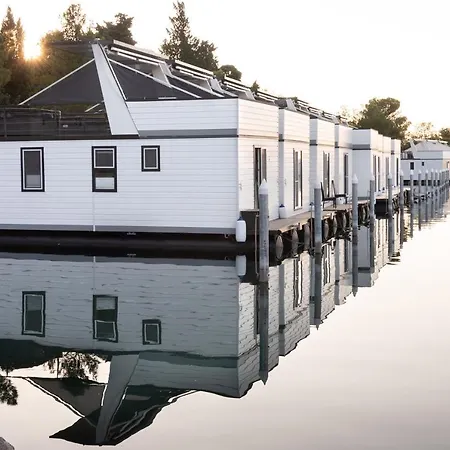 The Sea - Bootshaus Floating Sea House Botel Portoroz