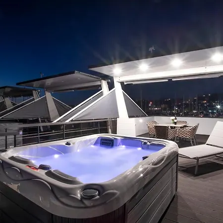 Dreamy Houseboat By The Sea With Terrace And Hot Tub