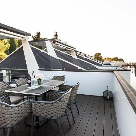 The Sea - Hausboot Floating Sea House Hotel en barco *