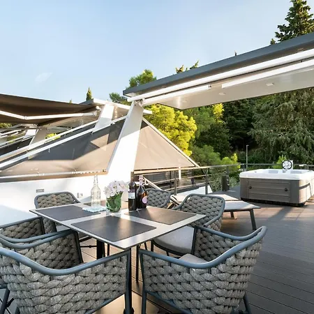 Úszó hotel Dreamy Houseboat By The Sea With Terrace And Hot Tub *