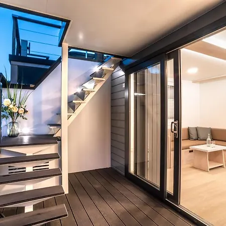 The Sea - Hausboot Floating Sea House