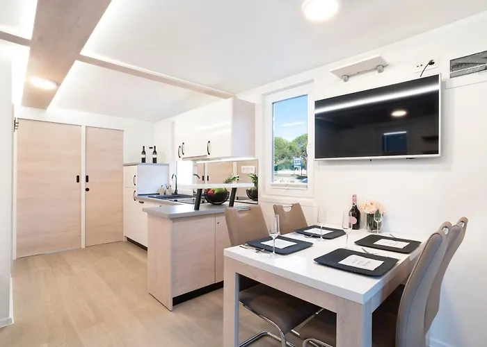 Båthotell The Sea - Hausboot Floating Sea House *