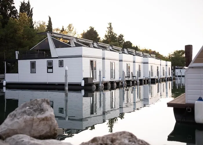 The Sea - Hausboot Floating Sea House Båthotell