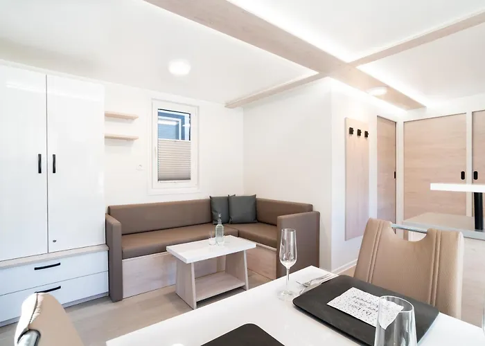 Botel The Sea - Hausboot Floating Sea House *