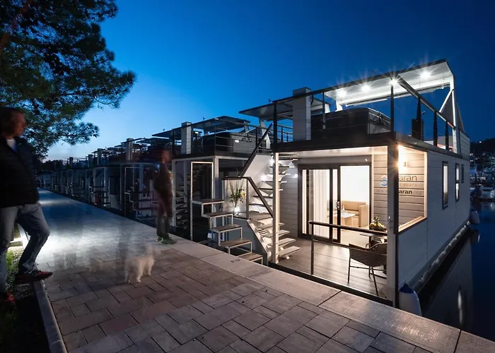 The Sea - Hausboot Floating Sea House Ботель Порторож