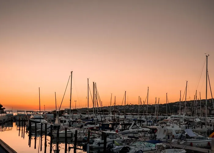 The Sea - Hausboot Floating Sea House *